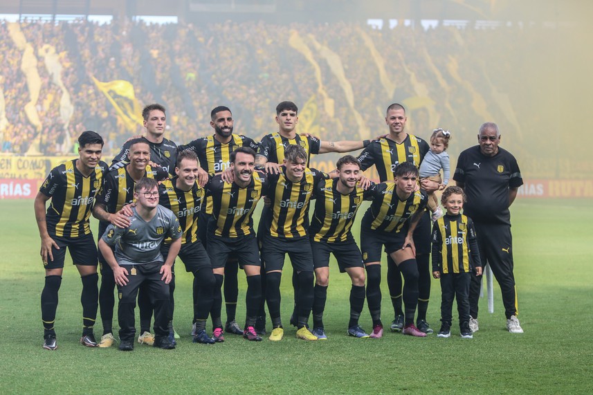 2-2. Nacional desaprovecha su ventaja y Peñarol iguala el Clásico